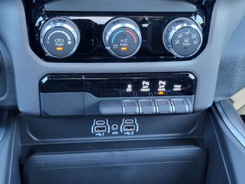 New 2026 RAM 1500 Express AWD/4WD image 19