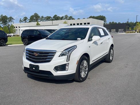 Used 2017 Cadillac XT5 Luxury w/ Driver Awareness Package AWD/4WD image 3