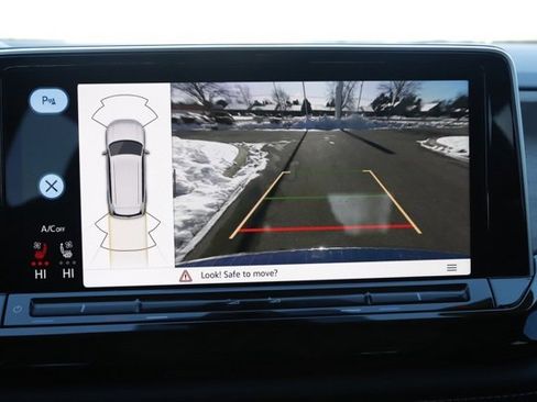 Used 2024 Volkswagen Atlas SE image 31