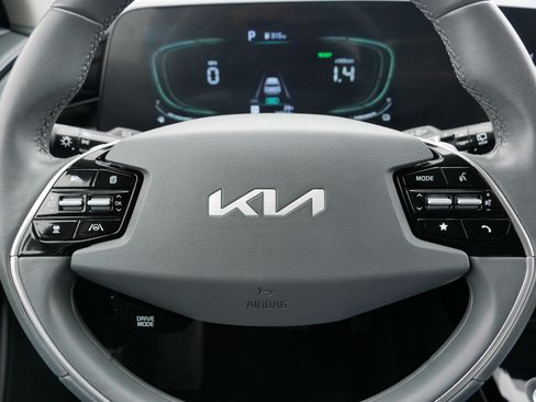 Certified 2023 Kia Niro EX image 25