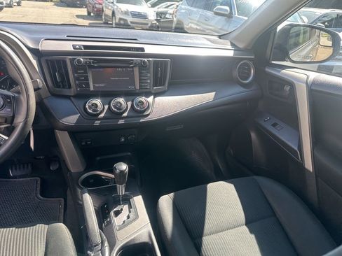 Used 2017 Toyota RAV4 LE w/ Carpet Mat Package AWD/4WD image 27