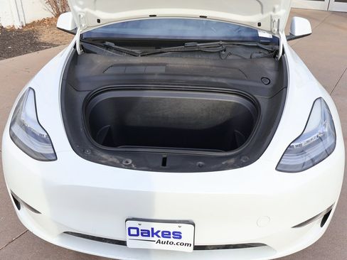 Used 2021 Tesla Model Y Long Range image 19