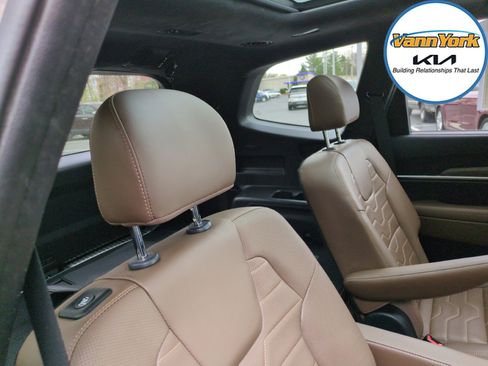 Used 2022 Kia Telluride SX w/ SX Prestige Package image 48