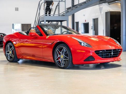 Used 2015 Ferrari California T RWD image 8