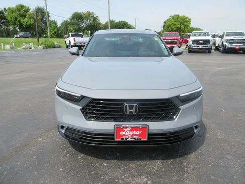 Used 2025 Honda Accord Touring image 10