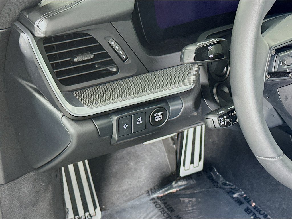 Certified 2025 Porsche 911 Carrera RWD image 11