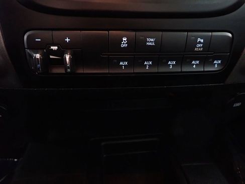 Used 2017 RAM 2500 Tradesman w/ Chrome Appearance Group AWD/4WD image 5