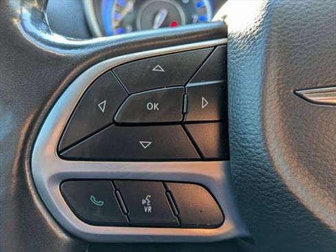 Certified 2022 Chrysler 300 Touring L image 11