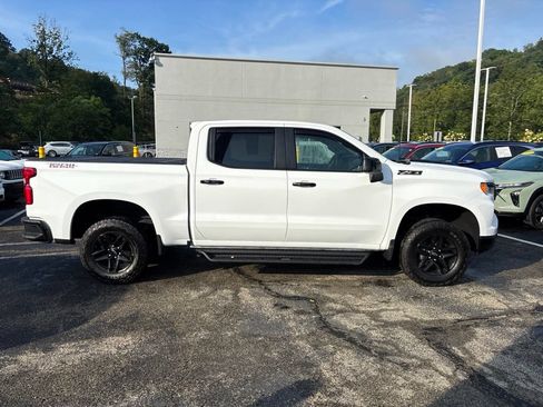 Used 2025 Chevrolet Silverado 1500 LT Trail Boss w/ Convenience Package II AWD/4WD image 6
