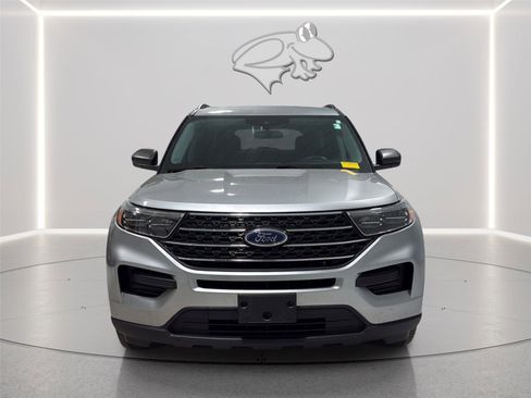 Used 2023 Ford Explorer XLT RWD image 2