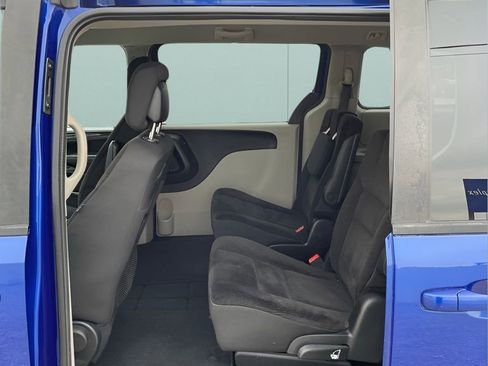 Used 2018 Dodge Grand Caravan SE w/ UConnect Hands-Free Group FWD image 13