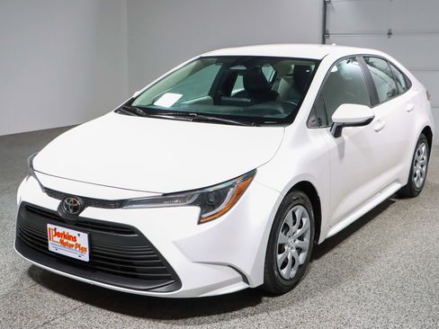 Used 2023 Toyota Corolla LE FWD image 29