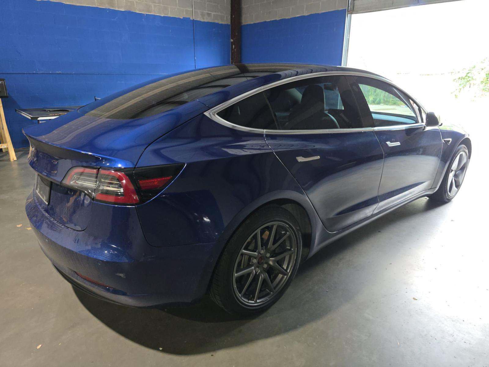 Used 2019 Tesla Model 3 Standard Range RWD image 4