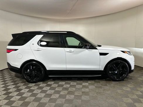 Used 2025 Land Rover Discovery Dynamic SE image 4