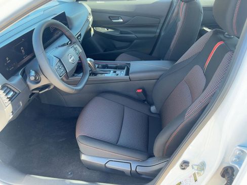 New 2026 Nissan Sentra SR w/ Floor Mat Package FWD image 5