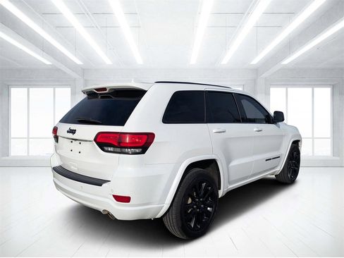 Used 2019 Jeep Grand Cherokee Altitude image 3