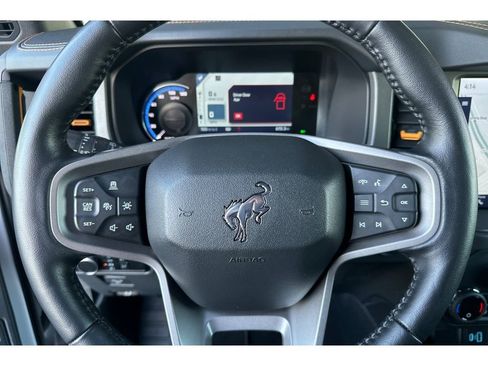 Used 2023 Ford Bronco Badlands image 26