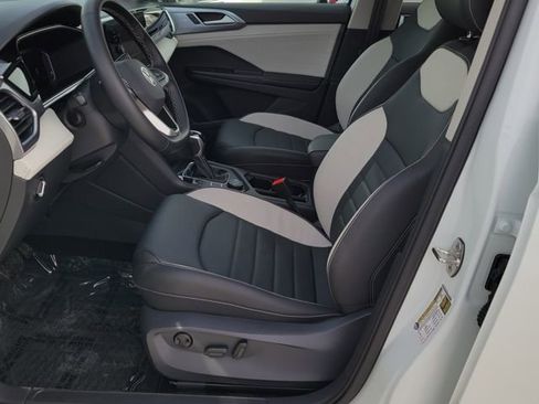 Used 2025 Volkswagen Taos SEL image 6