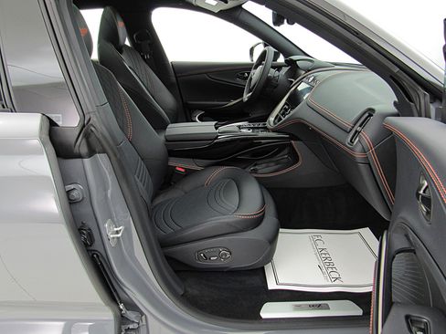 Used 2023 Aston Martin DBX AWD/4WD image 26