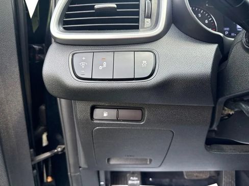 Used 2020 Kia Sorento S FWD image 19