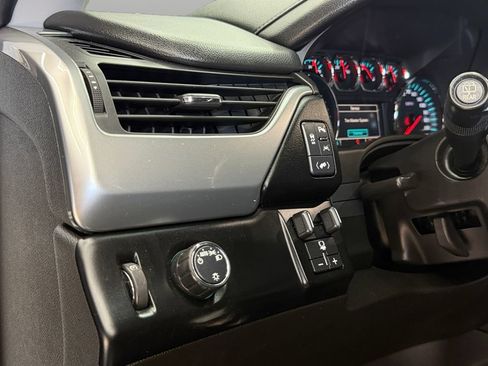 Used 2019 Chevrolet Tahoe LT w/ RST Edition RWD image 18