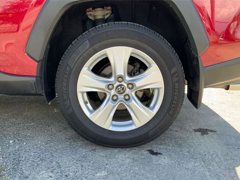 Used 2019 Toyota RAV4 XLE AWD/4WD image 28