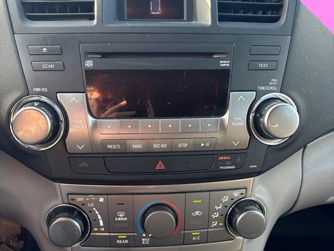 Used 2012 Toyota Highlander 4WD w/ Tech Pkg image 11