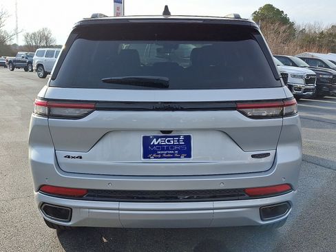 New 2025 Jeep Grand Cherokee Summit image 5