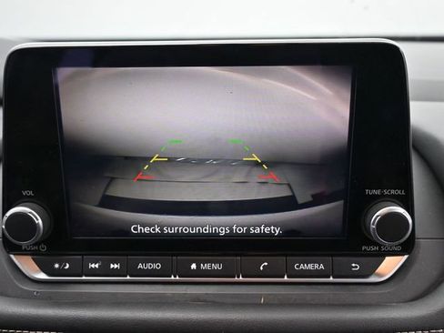 Used 2025 Nissan Rogue SV image 16