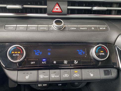 Used 2025 Hyundai Elantra SEL FWD image 26