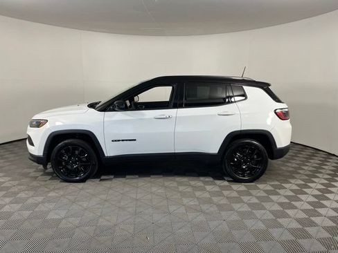 Used 2023 Jeep Compass Latitude w/ Convenience Group AWD/4WD image 4