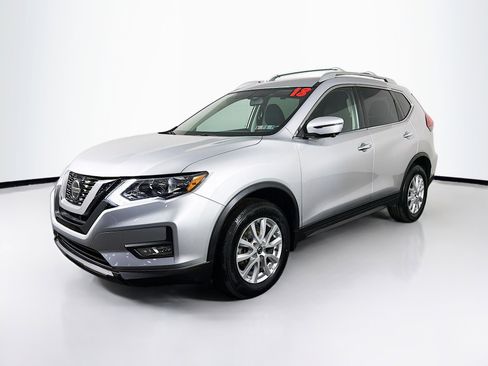 Used 2018 Nissan Rogue SV w/ Premium Package image 4