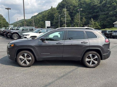 Used 2019 Jeep Cherokee Limited w/ Luxury Group AWD/4WD image 6
