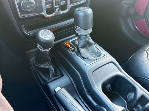 Used 2022 Jeep Wrangler Unlimited Sahara image 18