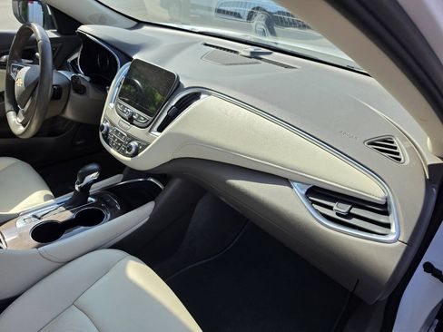 Used 2022 Chevrolet Malibu Premier FWD image 31