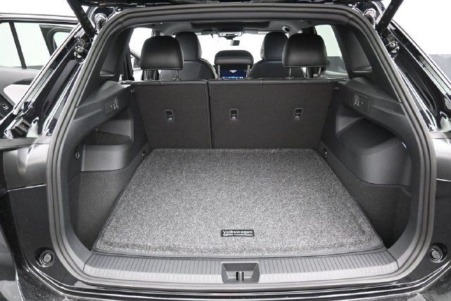 New 2026 Volkswagen Tiguan SE R-Line AWD/4WD image 12