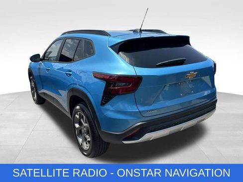 Used 2025 Chevrolet Trax LT w/ Driver Confidence Package FWD image 4
