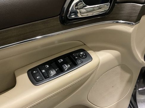 Used 2019 Jeep Grand Cherokee Overland image 7