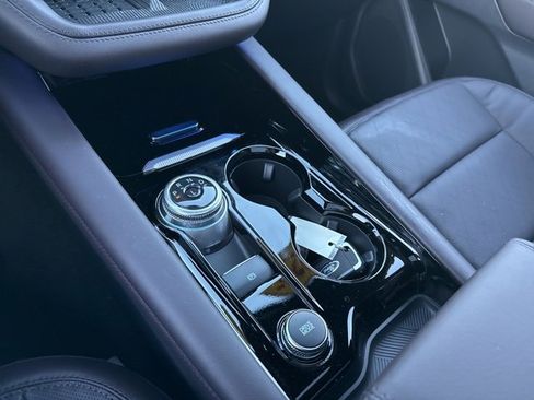 Used 2025 Ford Explorer Platinum image 28