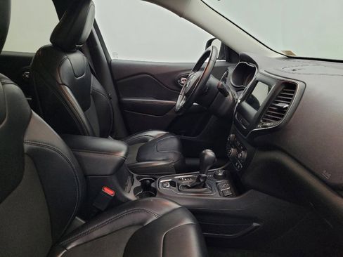 Used 2019 Jeep Cherokee Latitude Plus AWD/4WD image 21