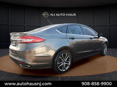 Used 2017 Ford Fusion SE w/ Equipment Group 201A image 8