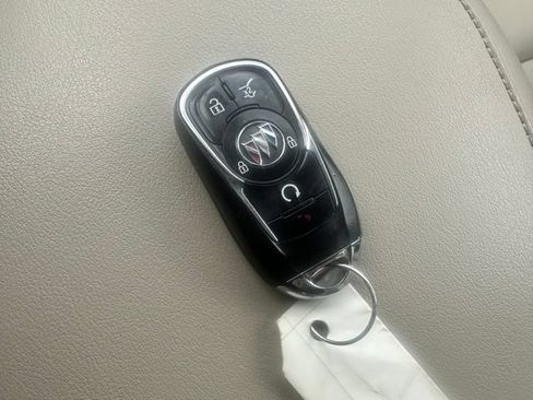 Used 2020 Buick Enclave Premium w/ Sun and Sites Package AWD/4WD image 38