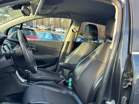 Used 2017 Chevrolet Trax LT w/ LT Convenience Package AWD/4WD image 9