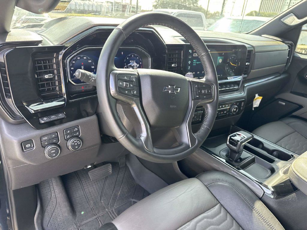 Used 2025 Chevrolet Silverado 1500 ZR2 w/ Technology Package AWD/4WD image 17