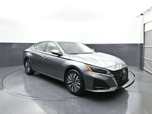 Certified 2023 Nissan Altima 2.5 SV w/ SV Premium Package AWD/4WD image 1