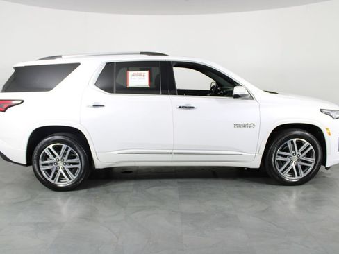 Used 2023 Chevrolet Traverse High Country FWD image 11