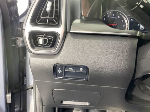 Used 2023 Kia Sorento LX image 11