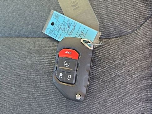 Used 2024 Jeep Wrangler Unlimited image 29