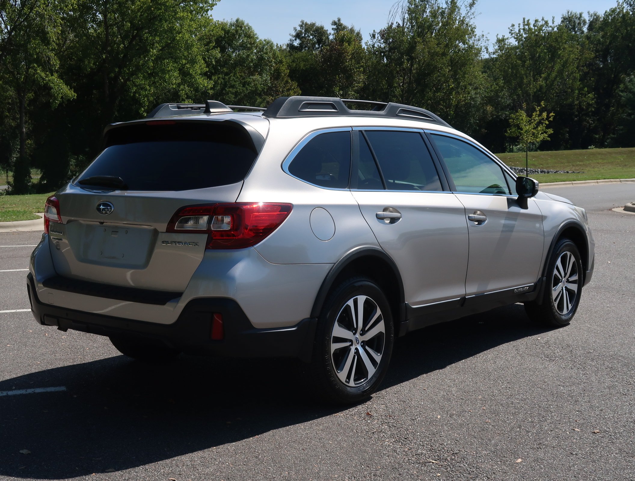 Used 2018 Subaru Outback 2.5i Limited AWD/4WD image 8