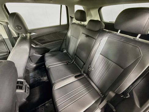 Used 2022 Volkswagen Tiguan SE w/ Panoramic Sunroof Package AWD/4WD image 20